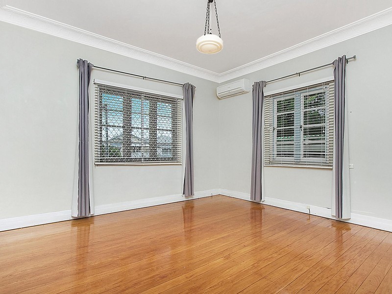 81 Morehead Avenue, Norman Park QLD 4170