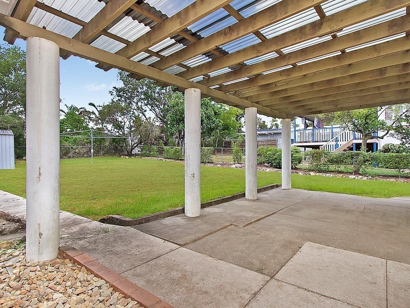 81 Morehead Avenue, Norman Park QLD 4170