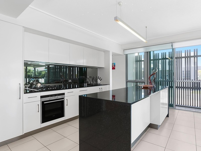 111/16 Waterline Crescent, Bulimba QLD 4171