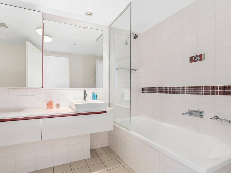 111/16 Waterline Crescent, Bulimba QLD 4171