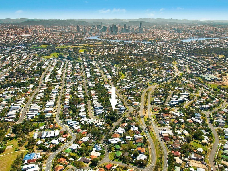 16 Joan Street, Norman Park QLD 4170
