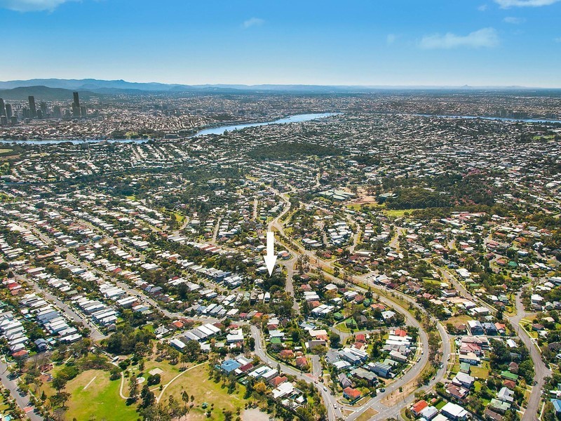 16 Joan Street, Norman Park QLD 4170