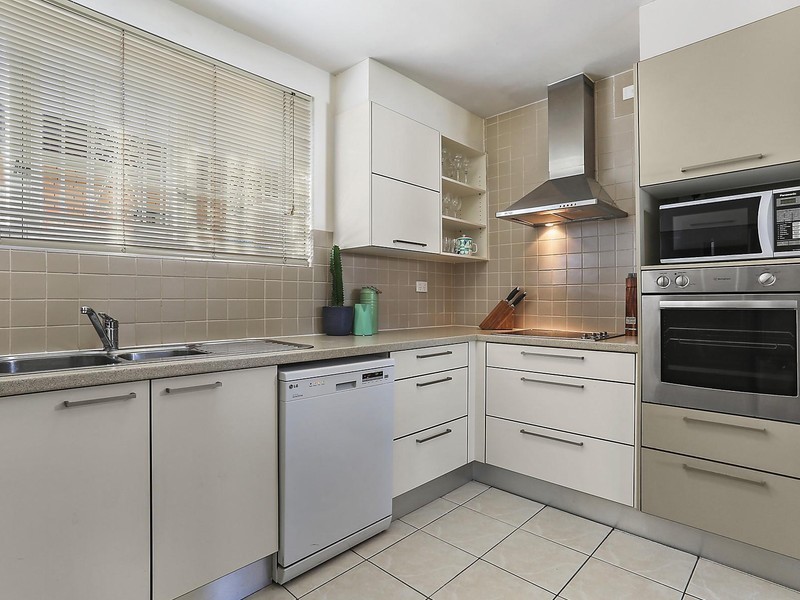 1/232 Cavendish Road, Coorparoo QLD 4151