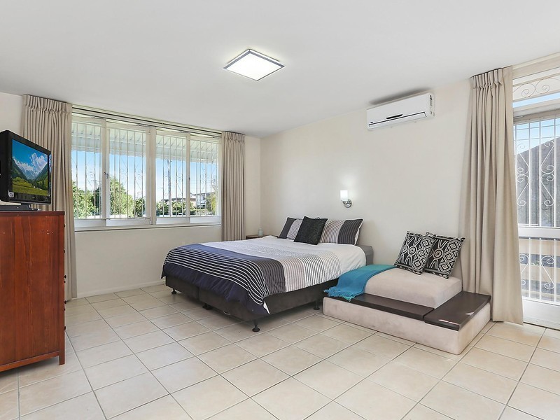 1/232 Cavendish Road, Coorparoo QLD 4151