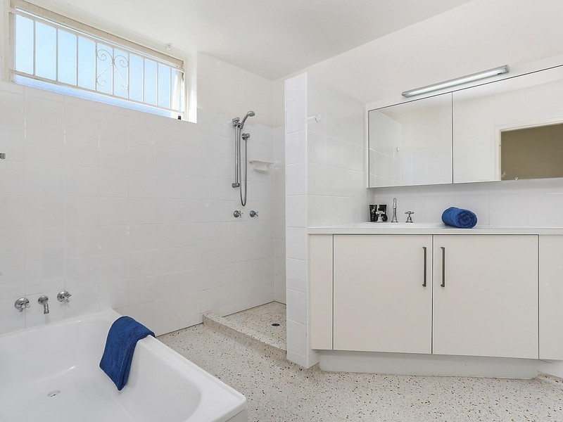 1/232 Cavendish Road, Coorparoo QLD 4151