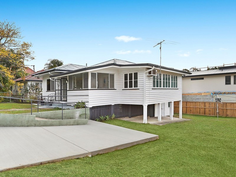 10 Hipwood Avenue, Coorparoo QLD 4151