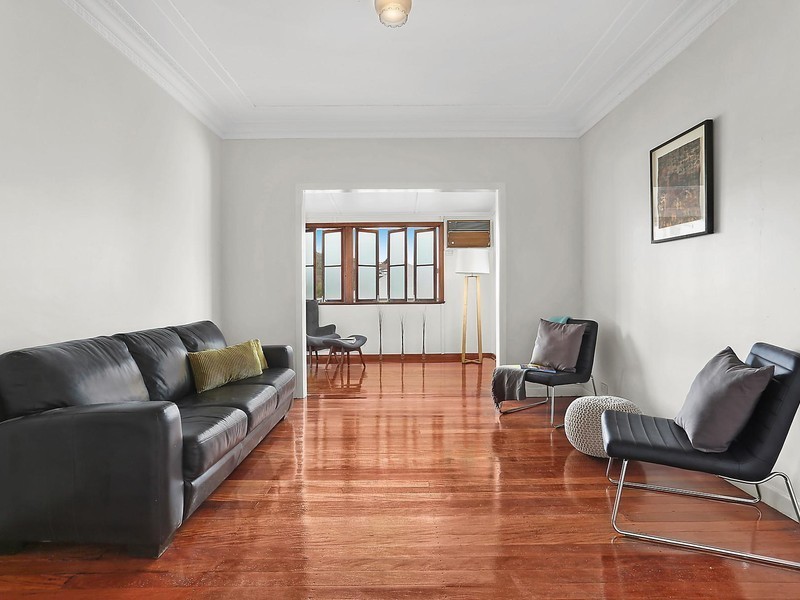 10 Hipwood Avenue, Coorparoo QLD 4151