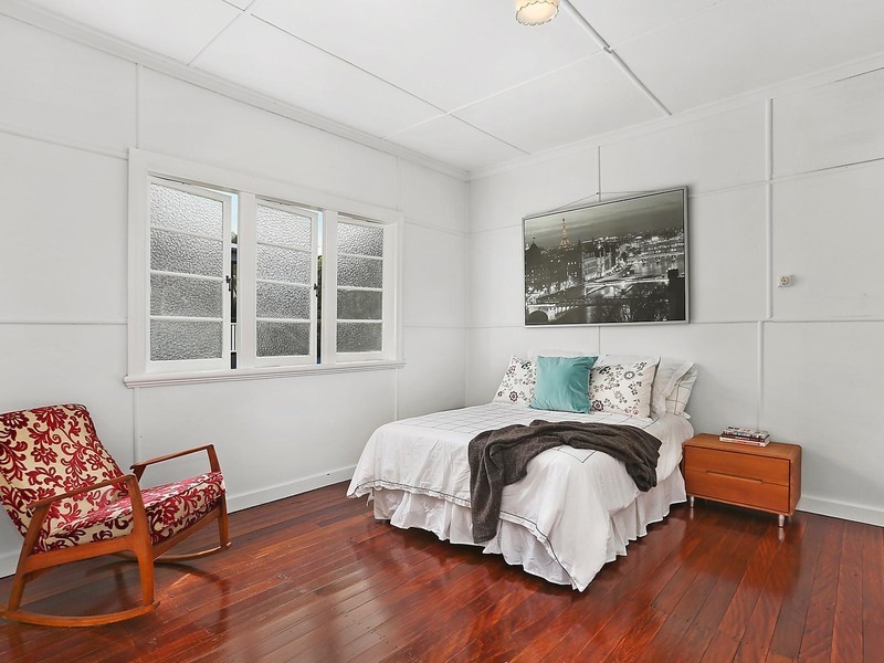 10 Hipwood Avenue, Coorparoo QLD 4151