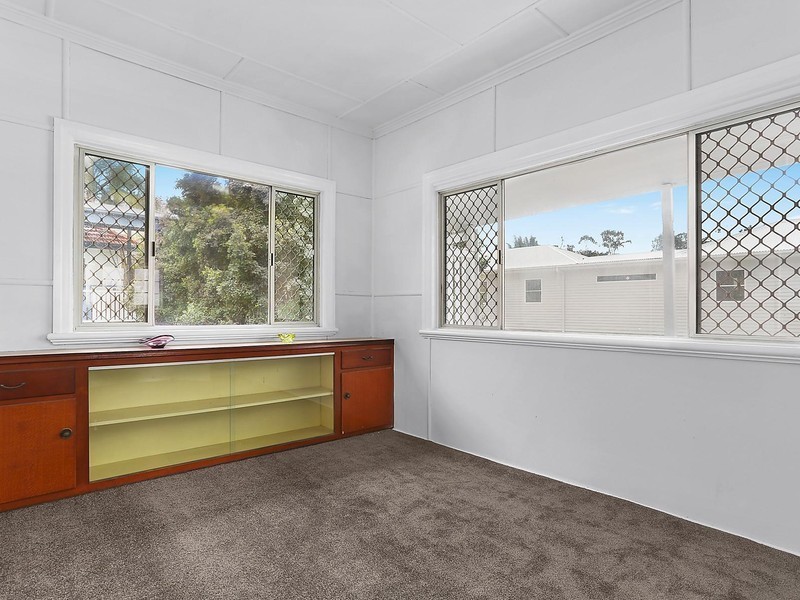 10 Hipwood Avenue, Coorparoo QLD 4151