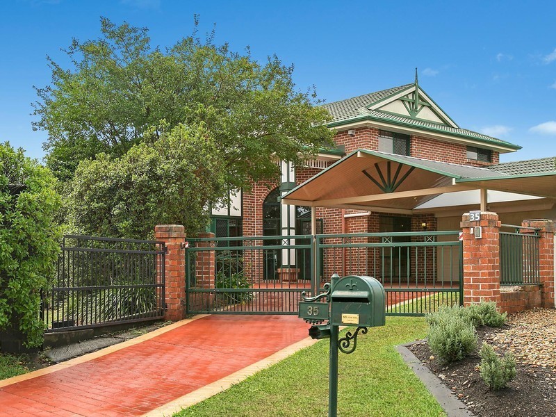 35 Currumbin Place, Carindale QLD 4152