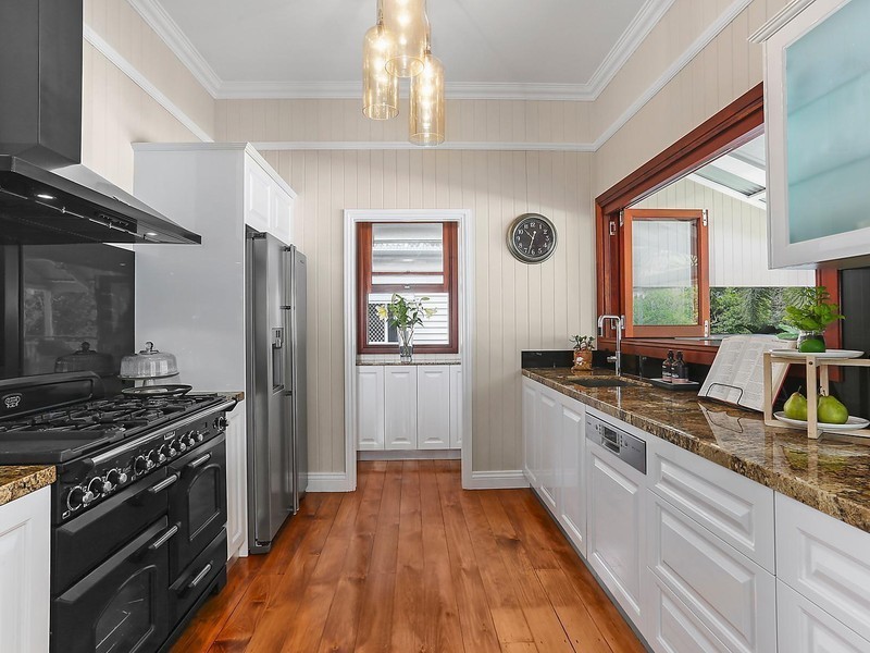 162 Barrack Road, Cannon Hill QLD 4170