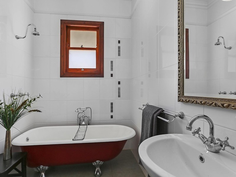 162 Barrack Road, Cannon Hill QLD 4170