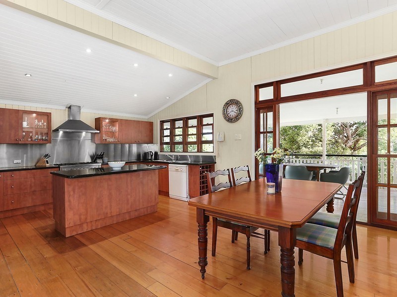 57 Barton Road, Hawthorne QLD 4171