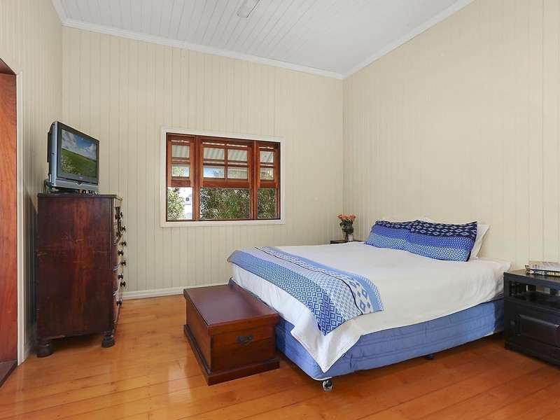 57 Barton Road, Hawthorne QLD 4171