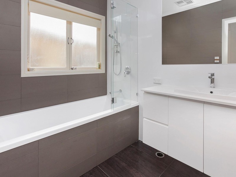 19 Dowar Street, Coorparoo QLD 4151