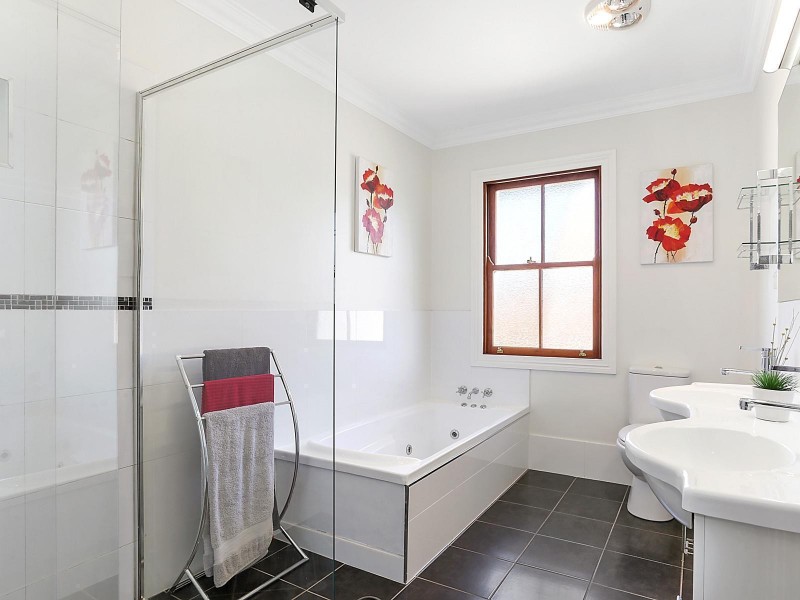 60 Delsie Street, Cannon Hill QLD 4170