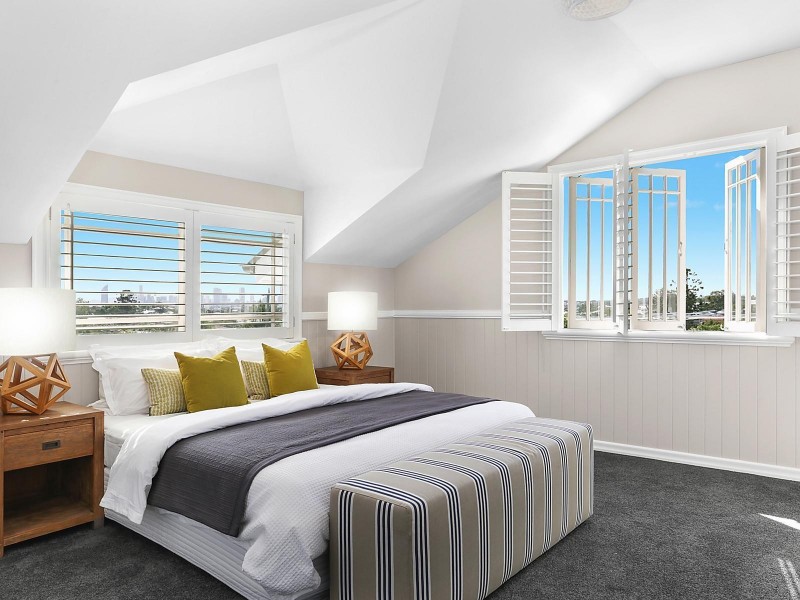 11 Illidge Street, Coorparoo QLD 4151