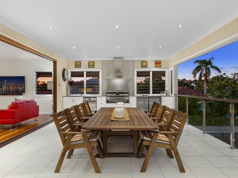 10 Orvieto Street, Yeronga QLD 4104