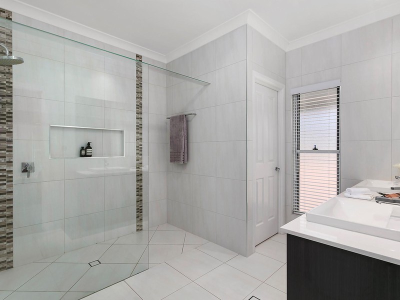 10 Orvieto Street, Yeronga QLD 4104