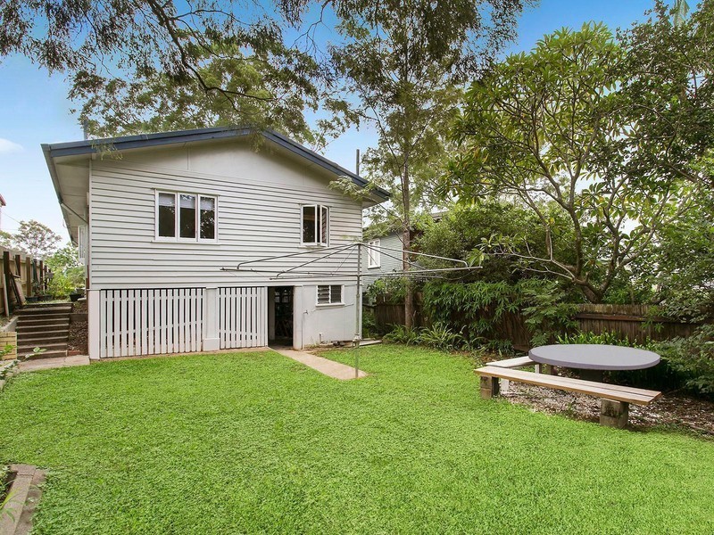 31 Henry Street, Chapel Hill QLD 4069