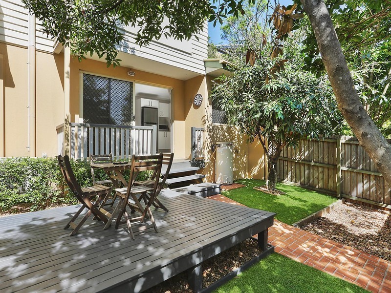 2/21 Richmond Road, Morningside QLD 4170