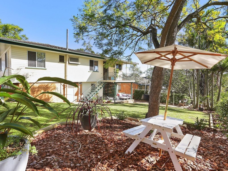 29 Pareena Crescent, Mansfield QLD 4122