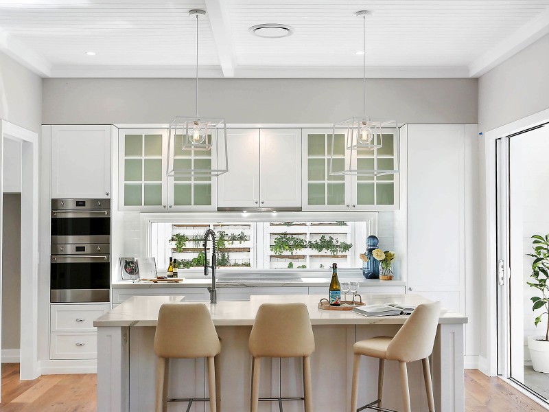 10 Hipwood Avenue, Coorparoo QLD 4151