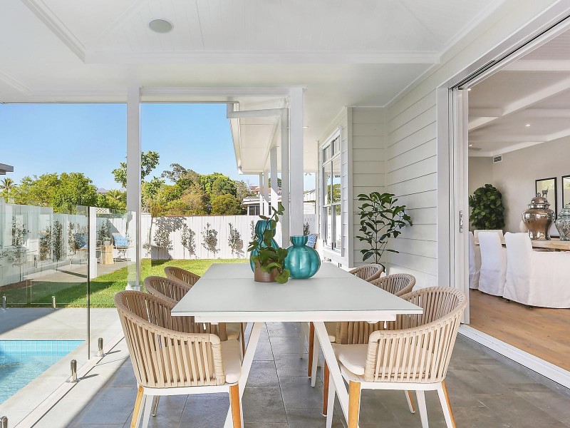 10 Hipwood Avenue, Coorparoo QLD 4151