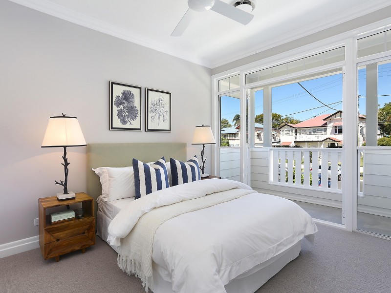 10 Hipwood Avenue, Coorparoo QLD 4151