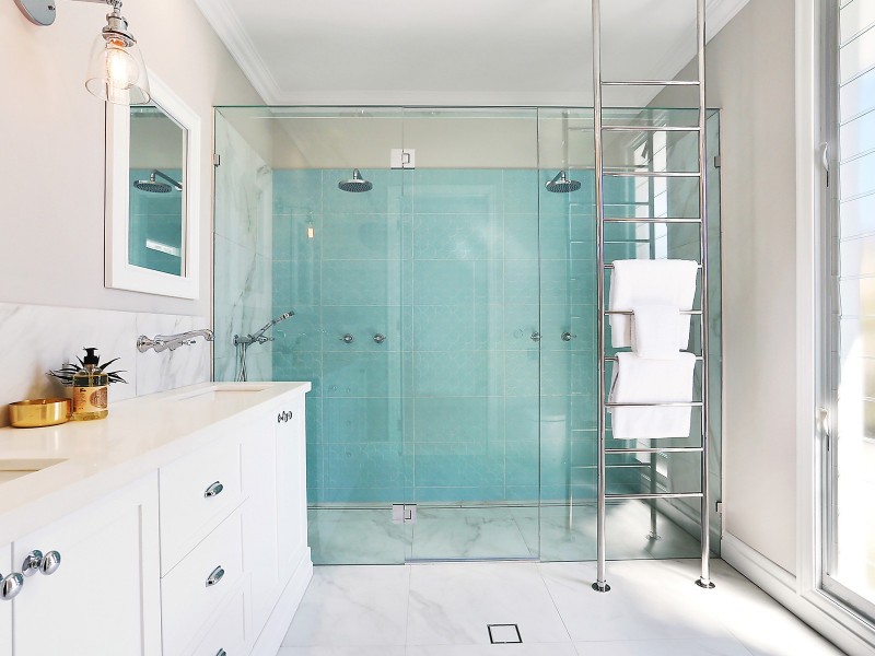 10 Hipwood Avenue, Coorparoo QLD 4151