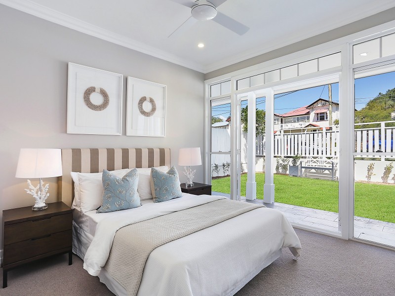 10 Hipwood Avenue, Coorparoo QLD 4151