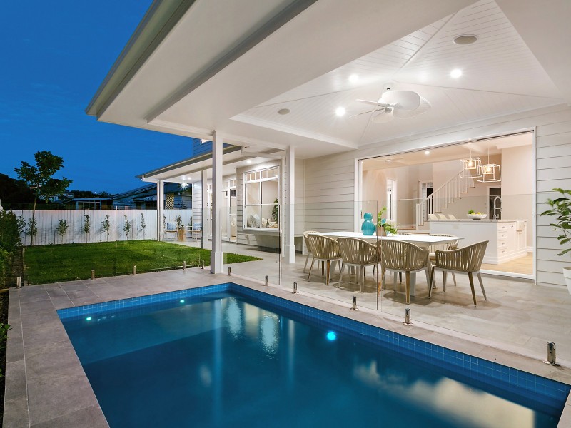 10 Hipwood Avenue, Coorparoo QLD 4151