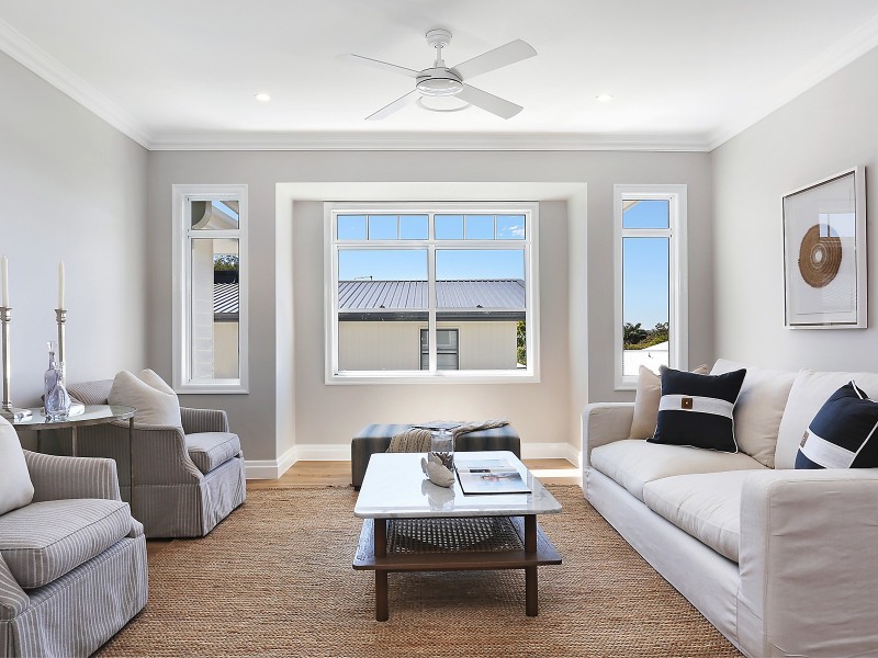 10 Hipwood Avenue, Coorparoo QLD 4151