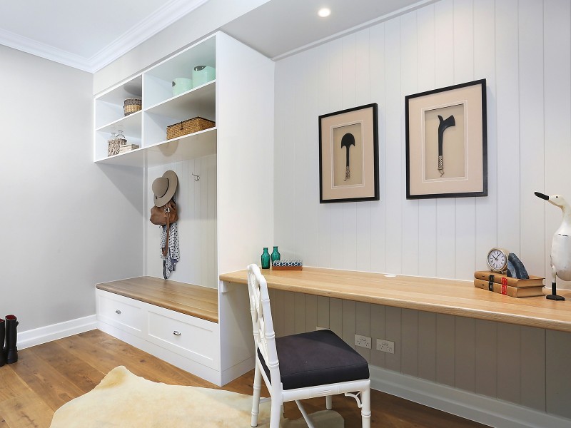 10 Hipwood Avenue, Coorparoo QLD 4151