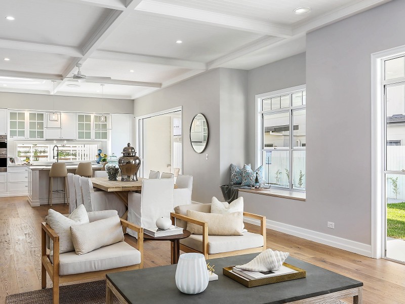 10 Hipwood Avenue, Coorparoo QLD 4151