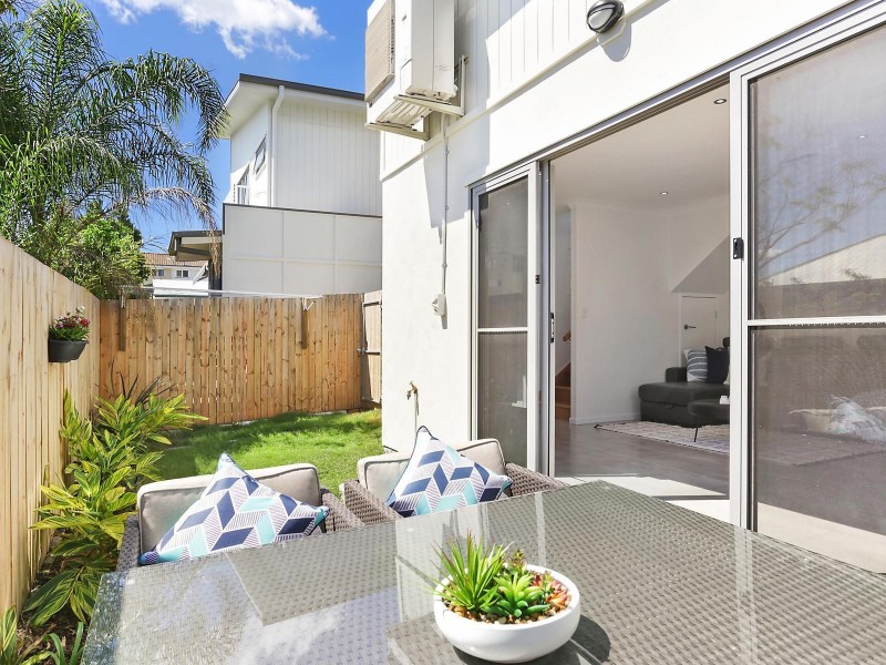 2/19 Waratah Avenue, Carina QLD 4152