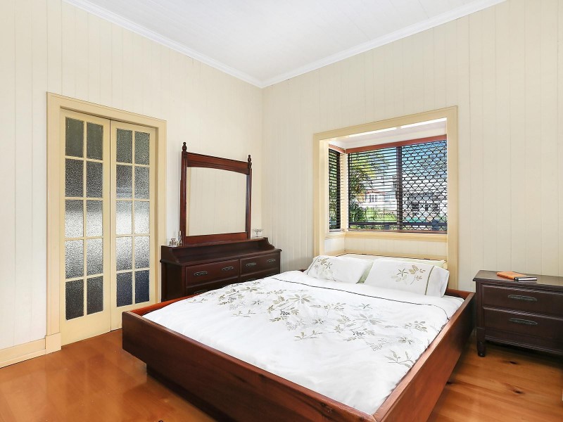 14 Curtis Street, Norman Park QLD 4170