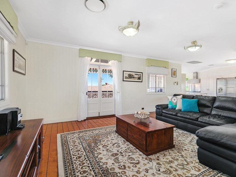 258 Oxford Street, Balmoral QLD 4171