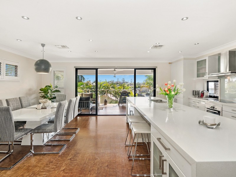 10 Perth Street, Camp Hill QLD 4152