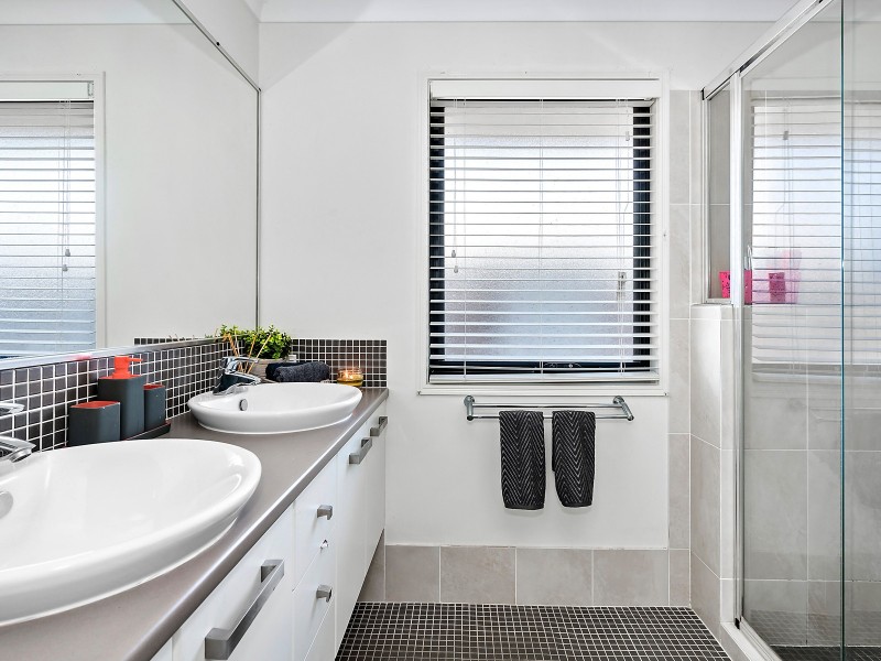 10 Perth Street, Camp Hill QLD 4152