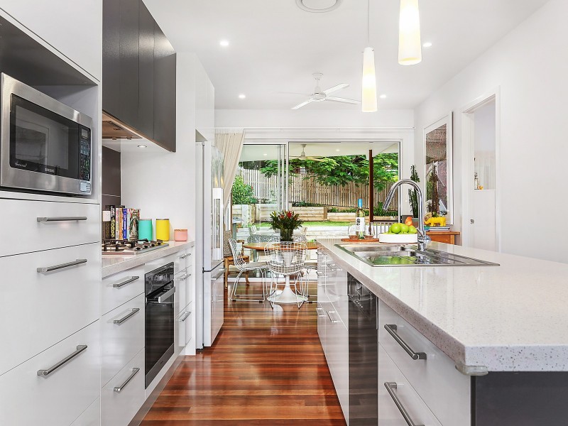 18 Dover Street, Hawthorne QLD 4171