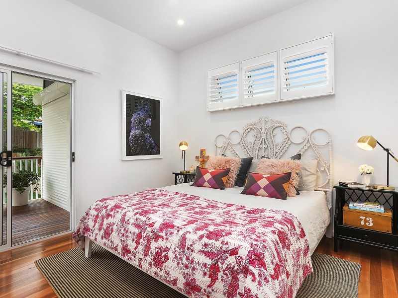 18 Dover Street, Hawthorne QLD 4171