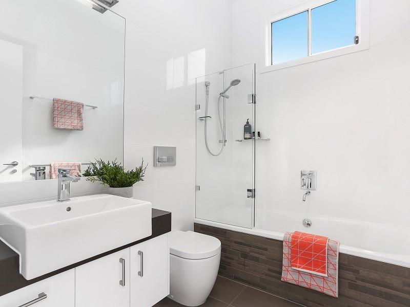 18 Dover Street, Hawthorne QLD 4171