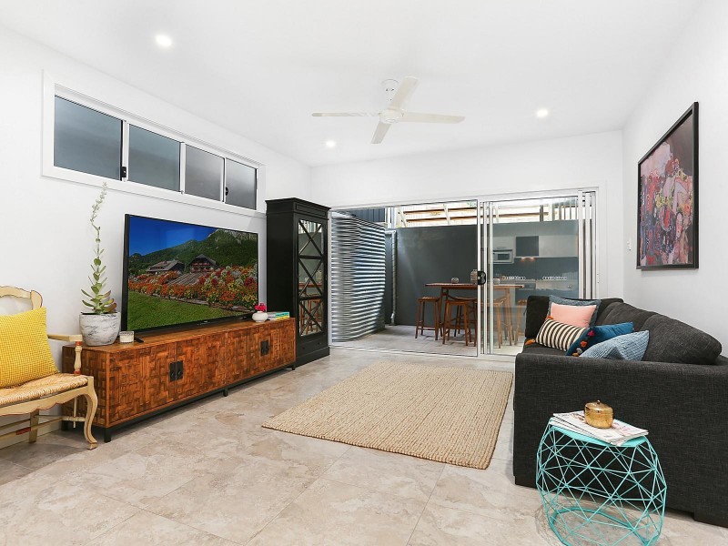 18 Dover Street, Hawthorne QLD 4171