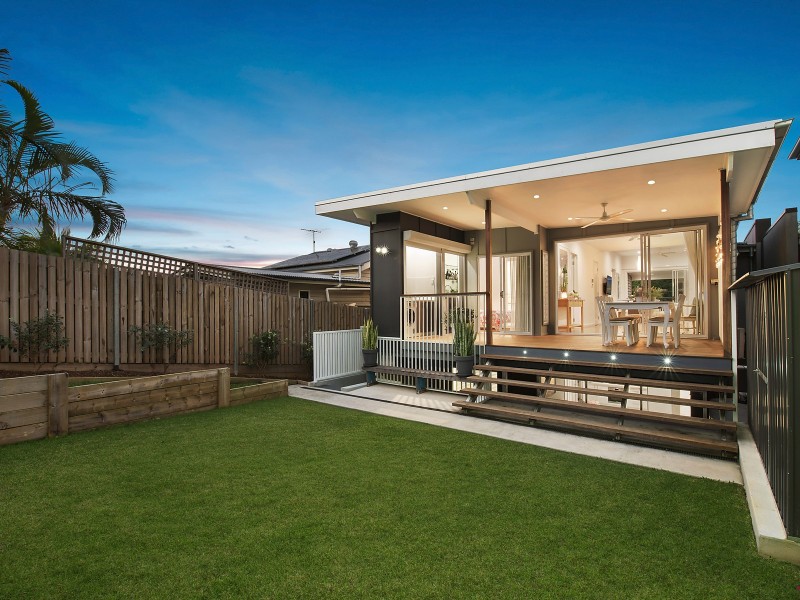 18 Dover Street, Hawthorne QLD 4171