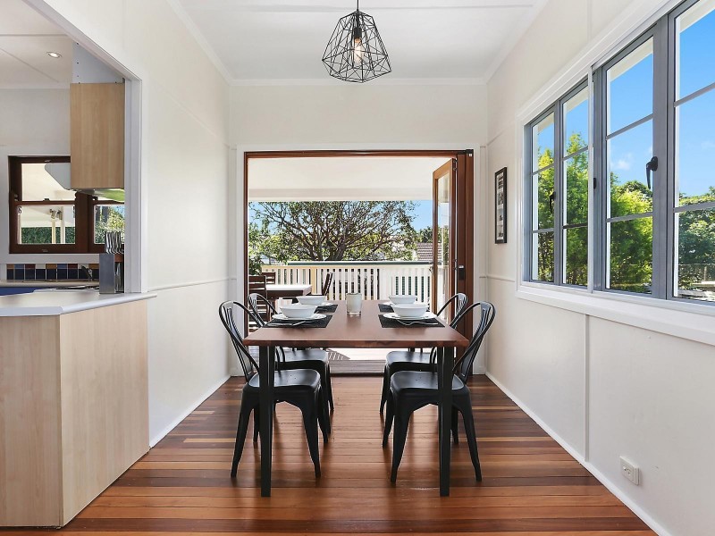 136 Stanley Road, Camp Hill QLD 4152