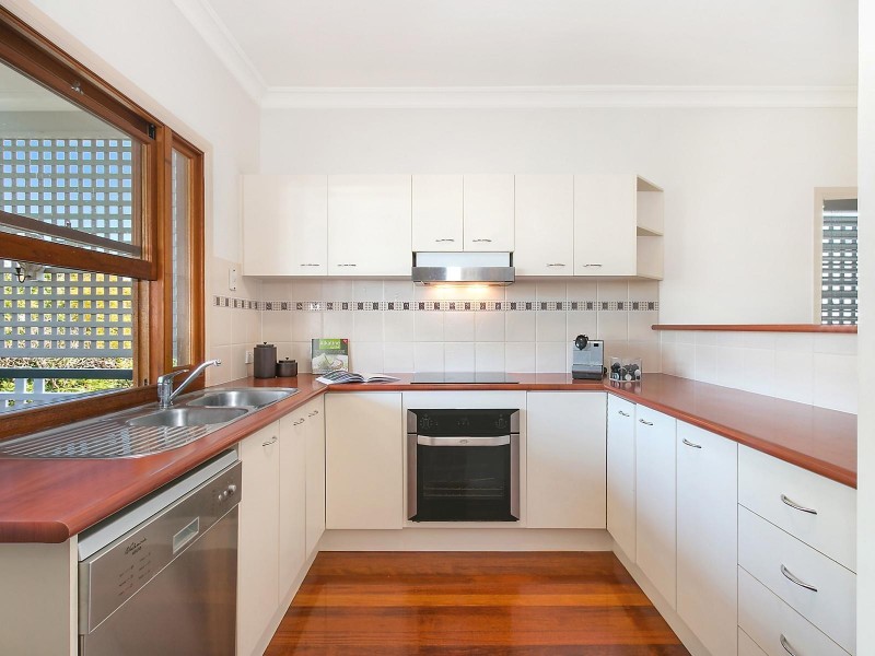 11 Rowland Street, Coorparoo QLD 4151