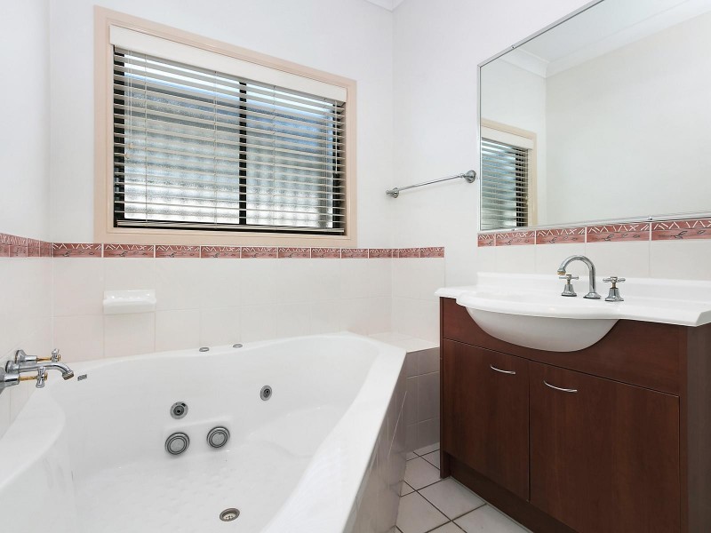 11 Rowland Street, Coorparoo QLD 4151