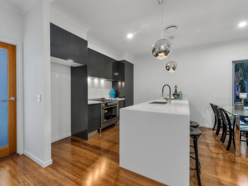 51 Railway Parade, Norman Park QLD 4170