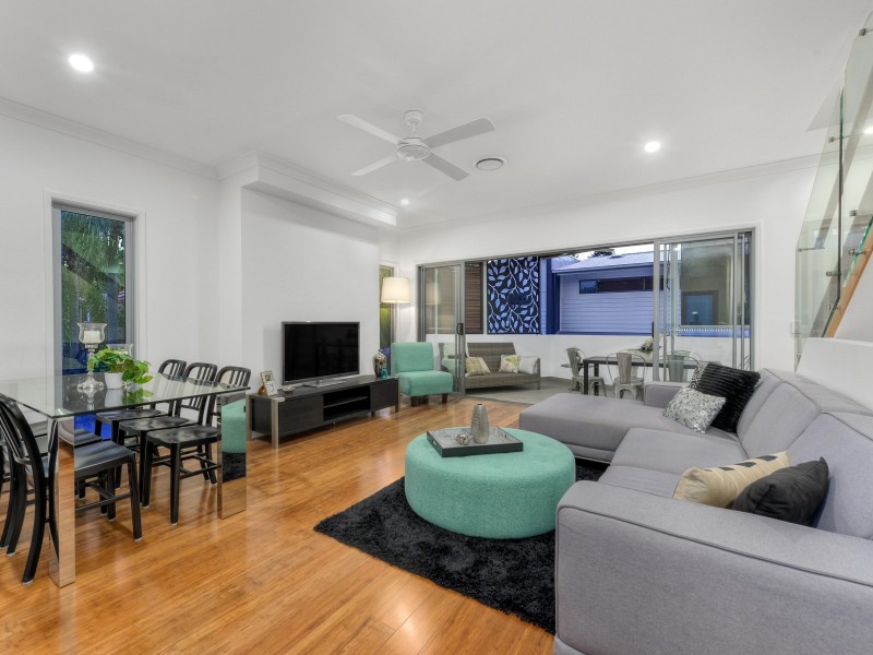 51 Railway Parade, Norman Park QLD 4170